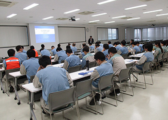 写真:社内研修(安全保障輸出管理者教育)